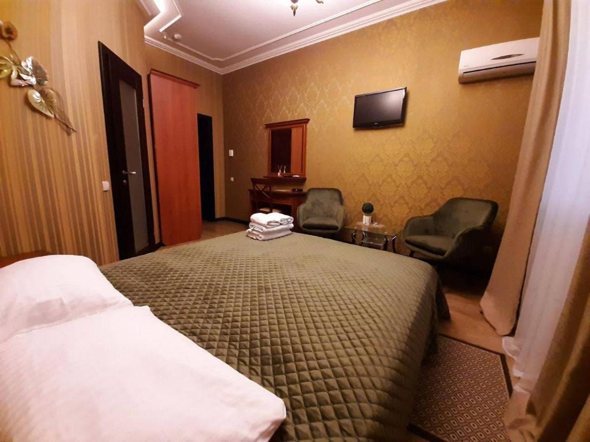 Bogdanov Yar Hotel Kiev Exteriör bild